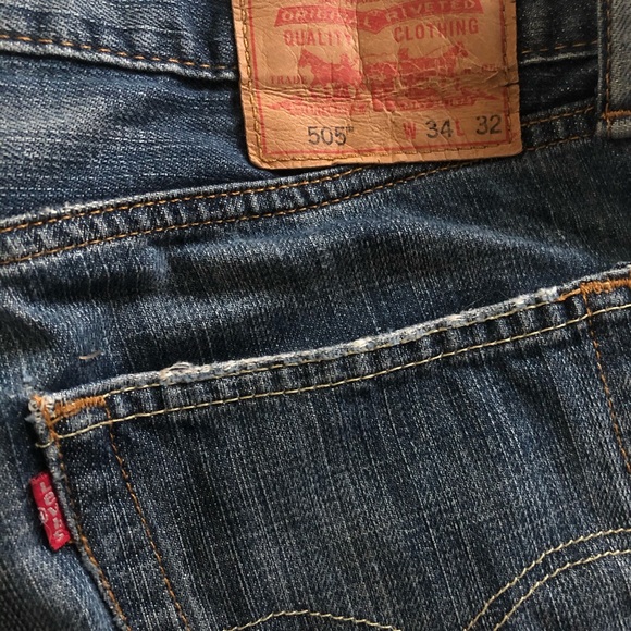 Levi’s distressed denim shorts - Picture 3 of 3